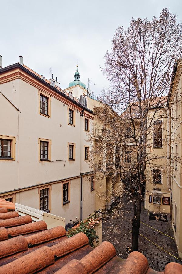 Ferienwohnung U Cerneho Medveda- At The Black Bear Prag Exterior foto
